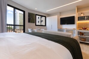 Individually decorated, desk, laptop workspace, free WiFi - Riverside HOUSI by Carpediem em Recife (Recife)