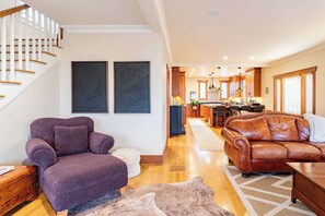 TV connectée, cheminée, espaces bureaux