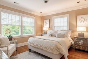 5 bedrooms, desk, iron/ironing board, travel cot