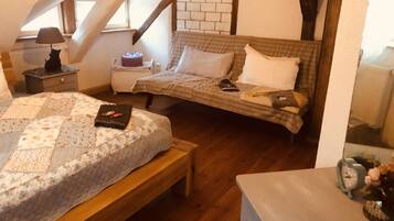 House | 2 bedrooms, individually furnished, iron/ironing board, bed sheets