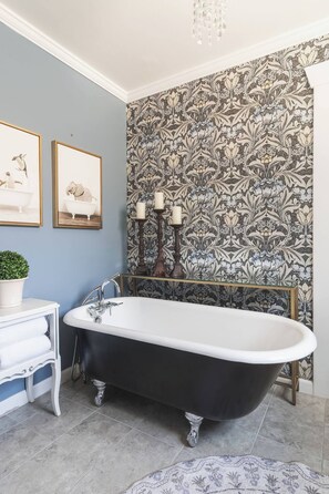 Hårføner og håndklær