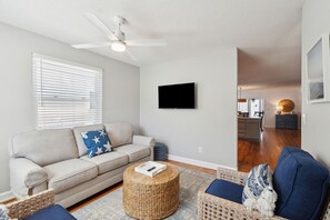 Fernseher, Tischtennisplatte