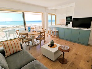 TV - the blue parenthesis - face mer (Les Sables-d´Olonne)