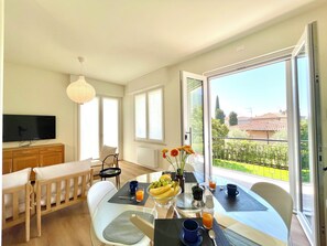 Dining - D1MORA Civico96 - Renovated detached villa with private garden. (Toscolano Maderno)