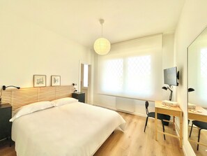 3 bedrooms, desk, iron/ironing board, free WiFi - D1MORA Civico96 - Renovated detached villa with private garden. (Toscolano Maderno)