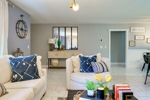 Smart-TV, Kamin, Bücher