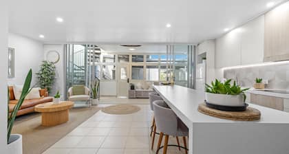 Luxe on the Beach – Coastal Elegance with Rooftop