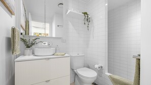 Regadera y secadora de cabello 