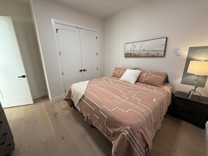 2 chambres, bureau, Wi-Fi, literie fournie