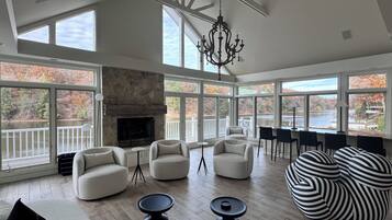 Smart-tv en een open haard