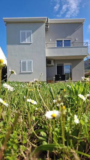 Leilighet, 1 soverom, balkong, hageutsikt | Eksteriør