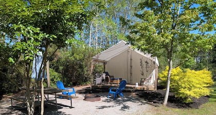 The Bohemian Dream Glamping Tent-Private Oasis 2 miles to Holden Beach