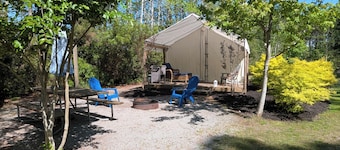 The Bohemian Dream Glamping Tent-Private Oasis 2 miles to Holden Beach