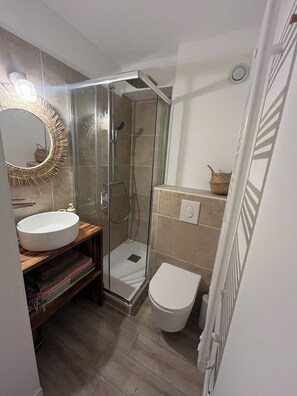 Hair dryer, towels, toilet paper - Beach on foot - Sleeps 5 - Terrace & parking (Hyères)