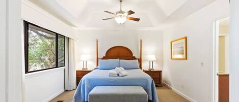 2 slaapkamers, een bureau, een strijkplank/strijkijzer, gratis wifi