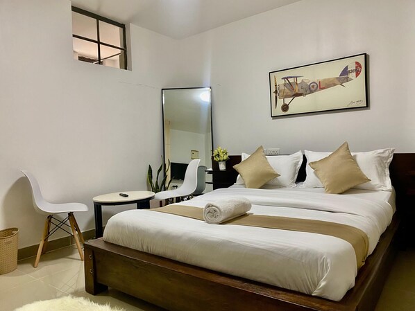 1 bedroom, desk, iron/ironing board, WiFi