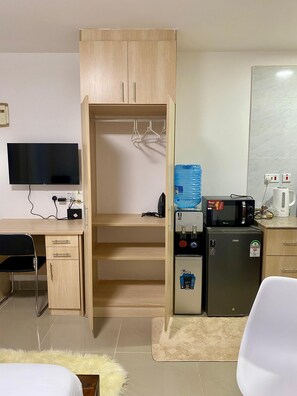 1 bedroom, desk, iron/ironing board, WiFi