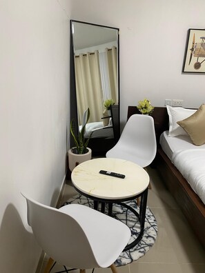 1 chambre, bureau, fer et planche à repasser, Wi-Fi