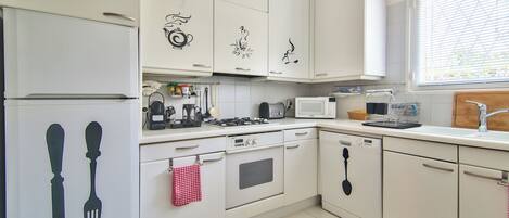 Mikrowelle, Ofen, Herdplatte, Geschirrspüler