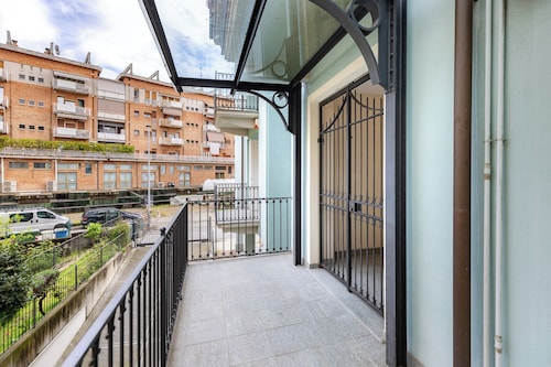 Luce Apartment with free parking