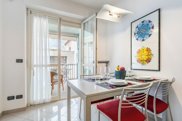 Dining - Luce Apartment with free parking (Alba)