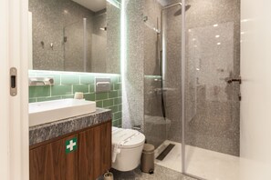 Dusche, Haartrockner, Handtücher