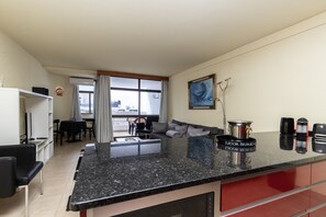Apartment, Smoking