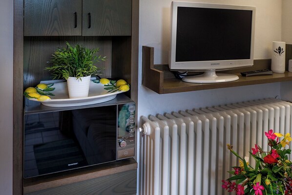 Room amenity - Serene Lakefront Retreat With Private Patio and Pool (Iseo)