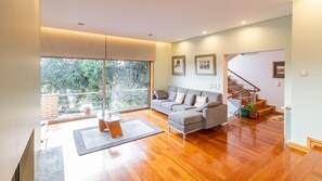 4 bedrooms - Gorgeous Villa Looking to Douro (Gondomar)