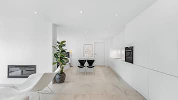 Apartment, 1 Bedroom, Smoking, Fireplace | Interior