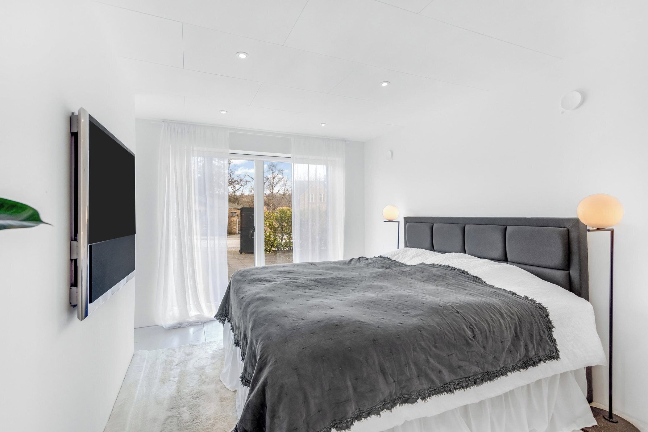 Apartment, 1 Bedroom, Smoking, Fireplace | Room amenity