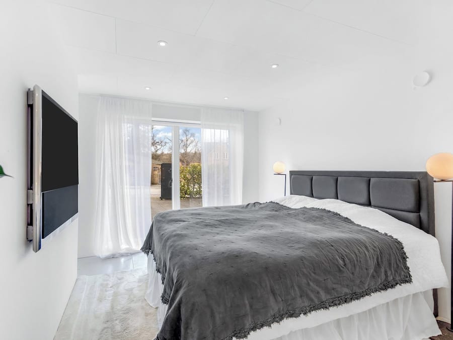 Apartment, 1 Bedroom, Smoking, Fireplace | Room amenity