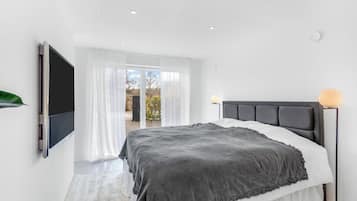 Apartment, 1 Bedroom, Smoking, Fireplace | Room amenity