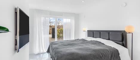 Apartment, 1 Bedroom, Smoking, Fireplace | Room amenity