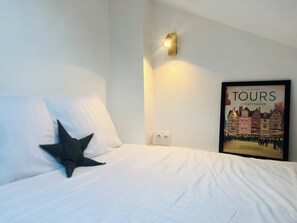 3 bedrooms, travel cot, free WiFi, bed sheets