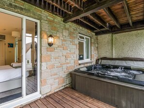 Terrace/patio - 23 Valley Lodge With Hot Tub (Callington)