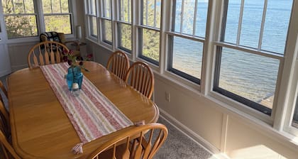 Retro Lakeside Charmer in Wonderful Wautoma with WiFi, AC and lake frontage