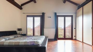 5 Schlafzimmer, BĂŒgeleisen/BĂŒgelbrett, WLAN, BettwĂ€sche