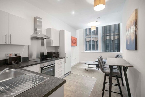 Fridge, microwave, oven, coffee/tea maker