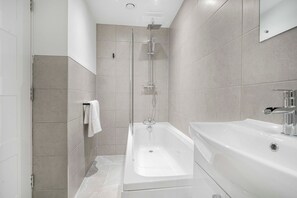 Shower, hair dryer, towels - GuestReady - Relaxing Liverpool getaway (Liverpool)
