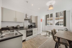 Fridge, microwave, oven, coffee/tea maker