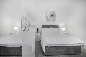 1 chambre, fer et planche à repasser, accès Internet, draps fournis