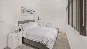 1 bedroom, iron/ironing board, Internet, bed sheets - GuestReady – Stylish and central Liverpool retreat (Liverpool)