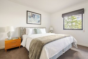 2 bedrooms, desk, iron/ironing board, free WiFi - Perth City Stay | 2BR w/ Pool, Gym, Parking | Walk to Quay, Kings Park, PCEC (Perth)