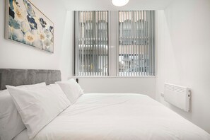 2 slaapkamers, een strijkplank/strijkijzer, internet, beddengoed