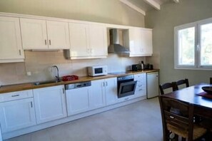 Kühlschrank, Mikrowelle, Ofen, Geschirrspüler