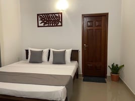 Quarto casal luxo, vista para o jardim | Roupas de cama premium, quartos à prova de som, Wi-Fi de cortesia
