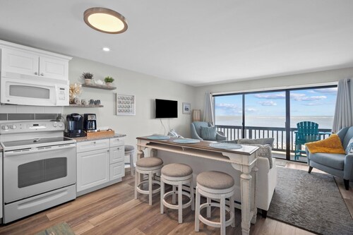 Ocean Front, Pet Friendly, Neighborhood Pool - 727 North Hampton Ct