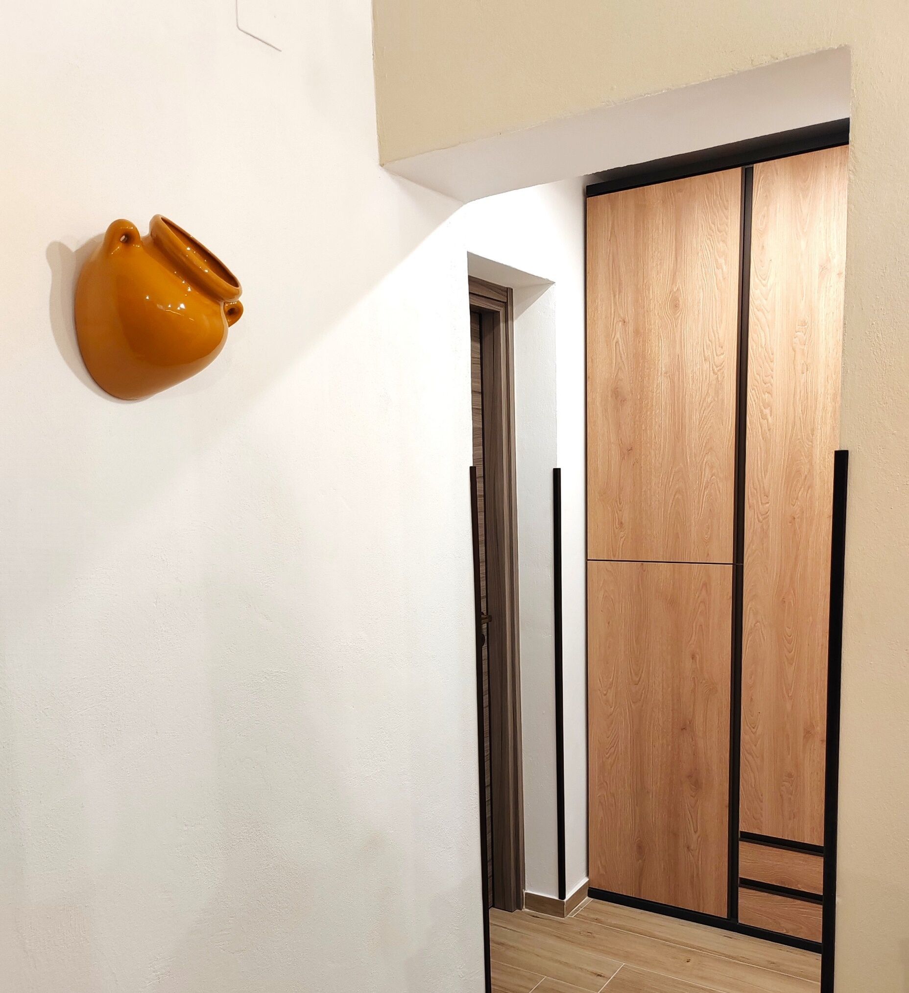 Superior Double or Twin Room, Courtyard View | Wardrobe