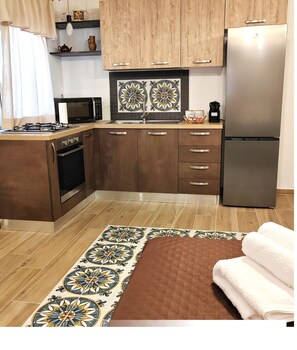 Superior Double or Twin Room, Courtyard View | Private kitchen | Stovetop, cookware/dishes/utensils